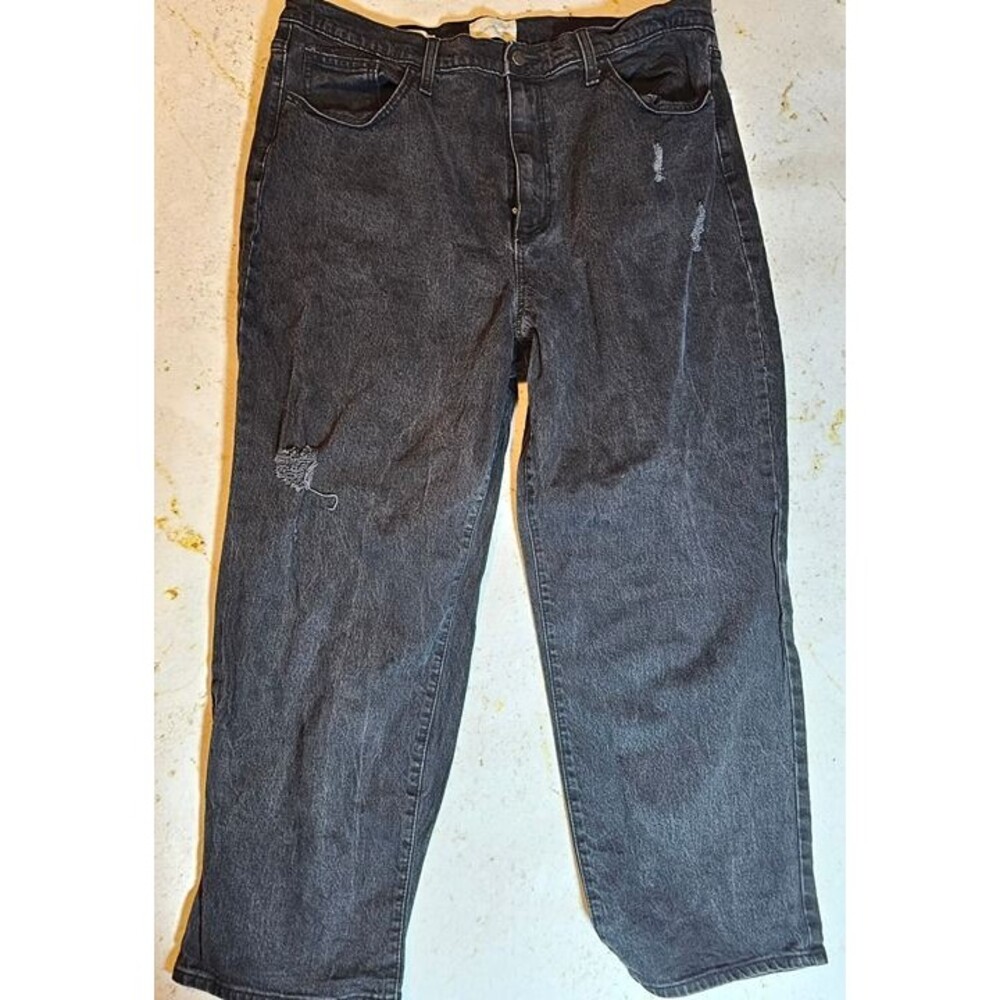 Universal Thread Vintage Straight Jeans Women’s Size 18/34R Black Wash Distresse